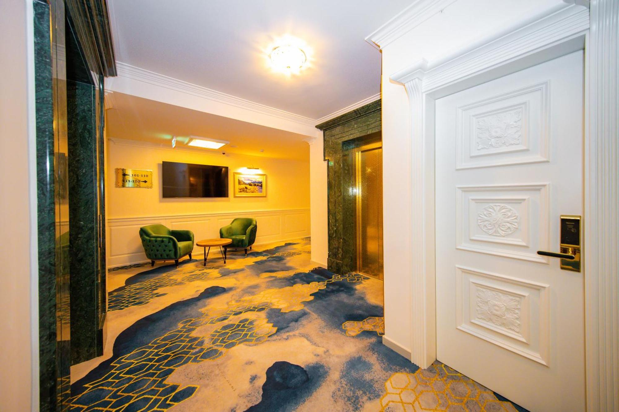 Boge Grand Hotel Belushi מראה חיצוני תמונה