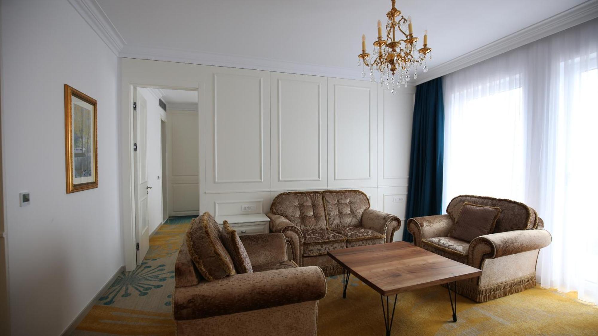 Boge Grand Hotel Belushi מראה חיצוני תמונה