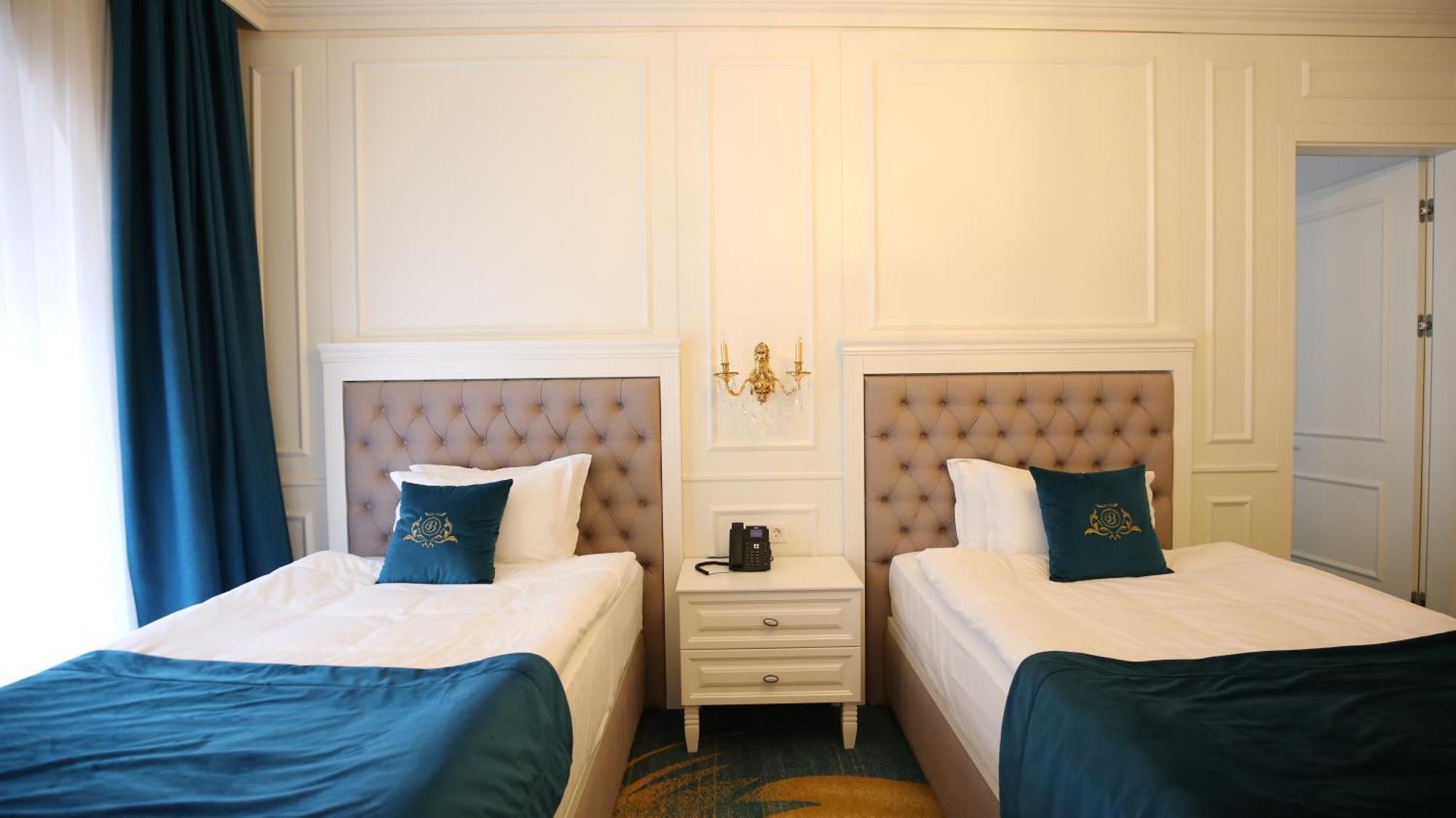 Boge Grand Hotel Belushi מראה חיצוני תמונה