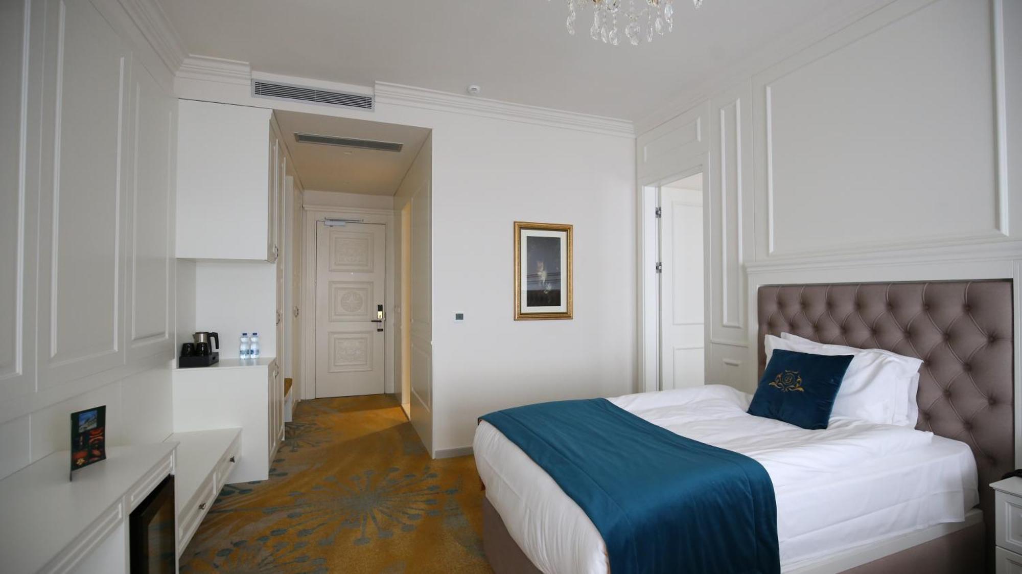 Boge Grand Hotel Belushi מראה חיצוני תמונה