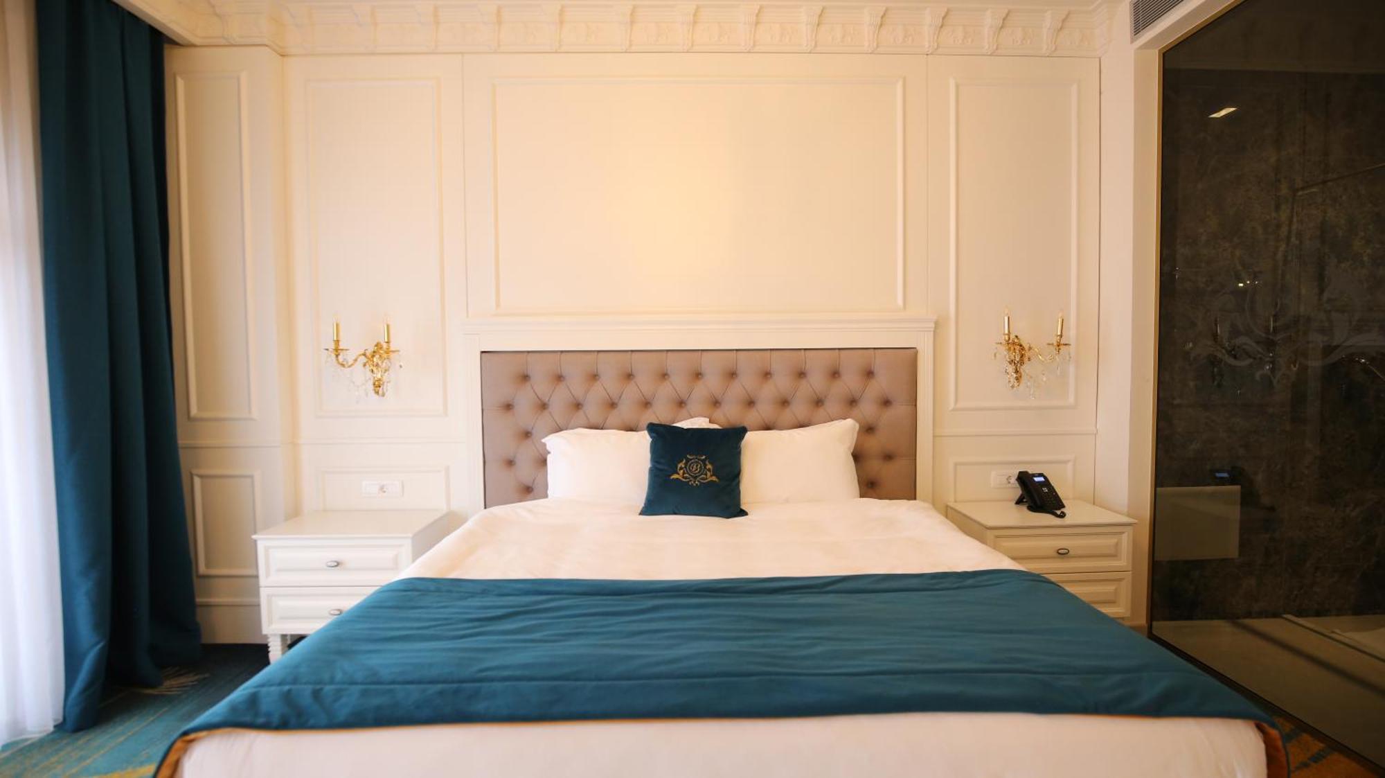 Boge Grand Hotel Belushi מראה חיצוני תמונה