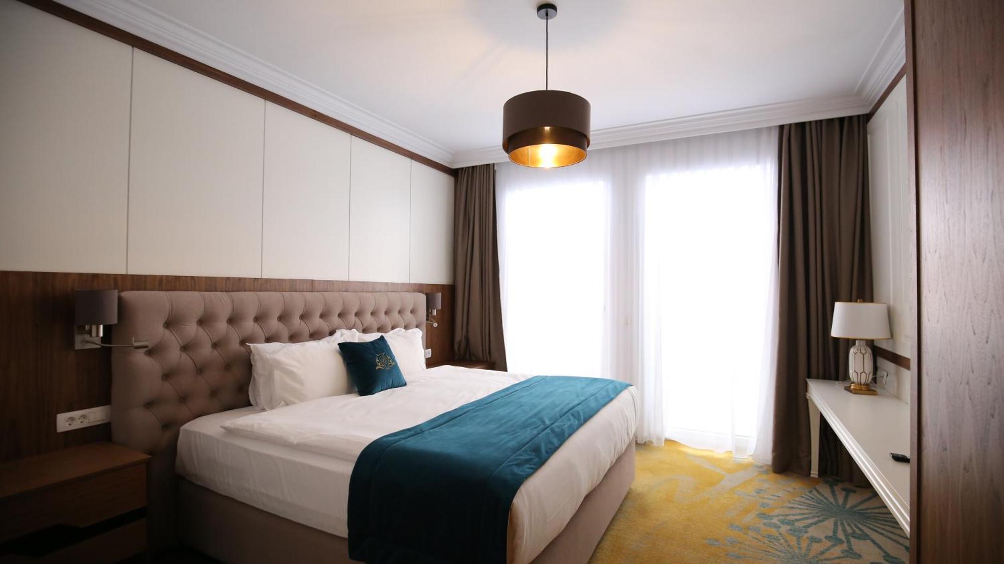 Boge Grand Hotel Belushi מראה חיצוני תמונה