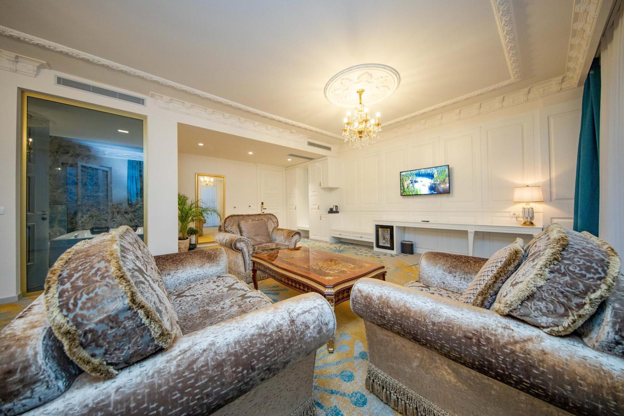Boge Grand Hotel Belushi מראה חיצוני תמונה