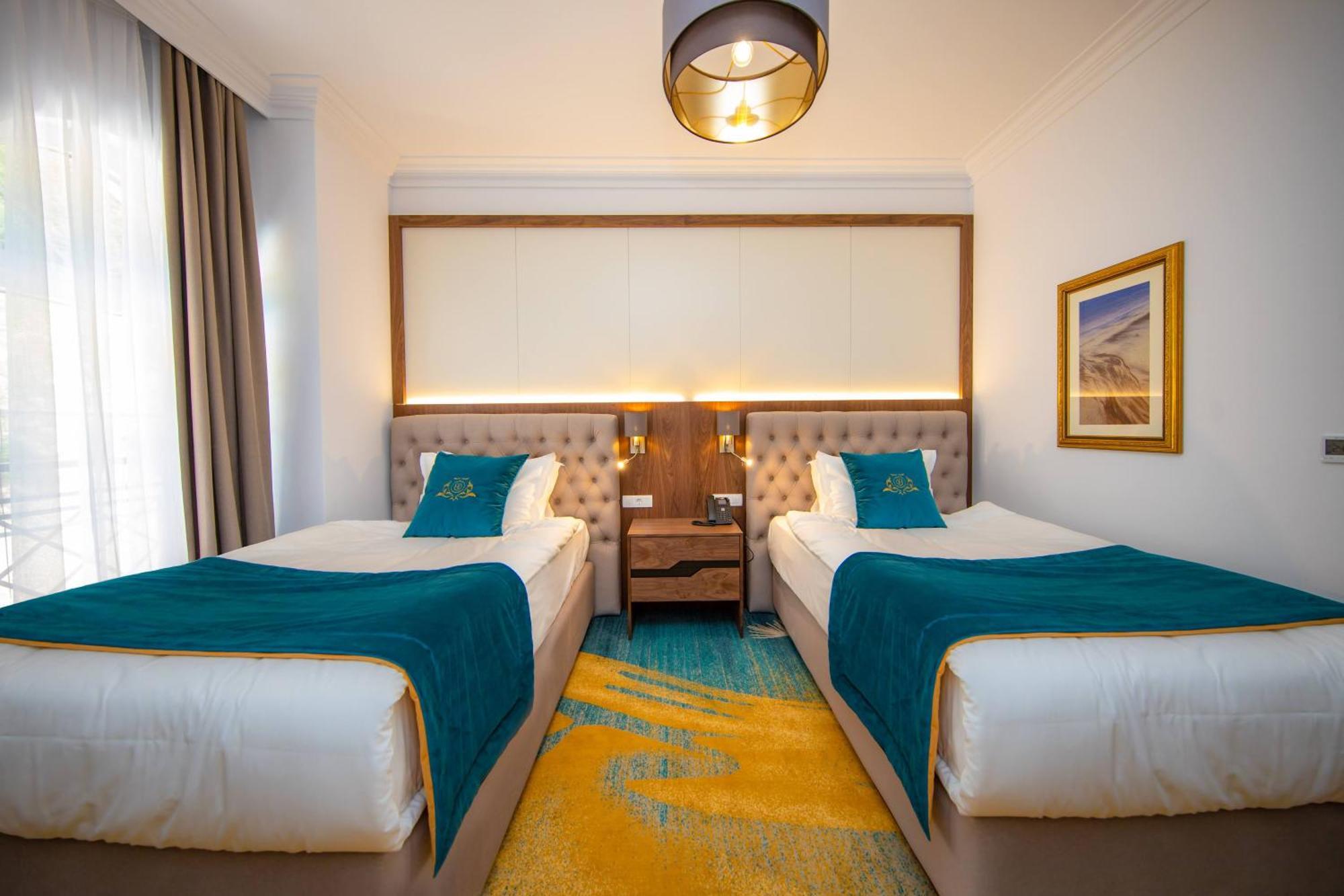 Boge Grand Hotel Belushi מראה חיצוני תמונה